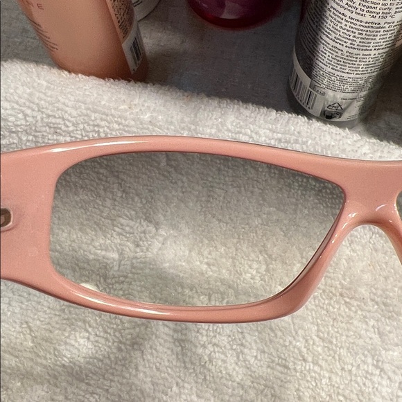 CHANEL Peach/pink Sunglasses with a Chanel case - Picture 9 of 10